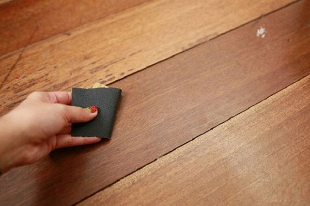 Làm mịn và làm sạch bề mặt gỗ ép
