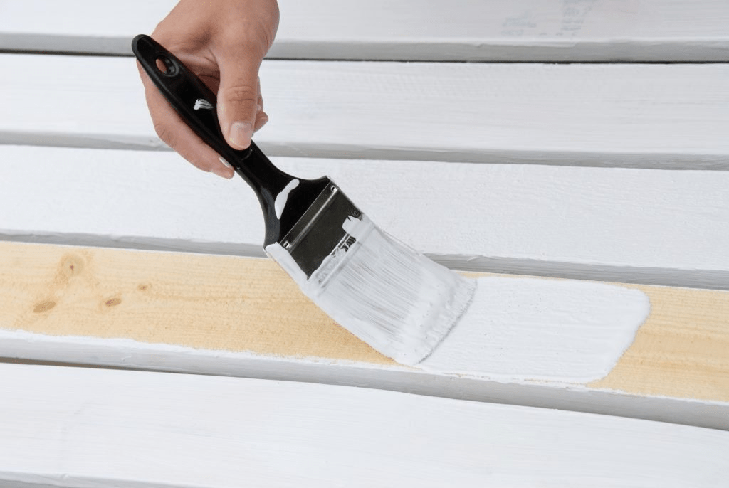 Sơn từng lớp mỏng, chờ lớp trước khô hẳn mới sơn lớp tiếp theo